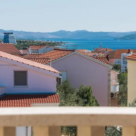Cozy Apartment In Vodice With House Sea View Apartamento