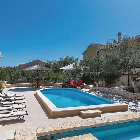 Cozy Apartment In Vodice With House Sea View Apartamento