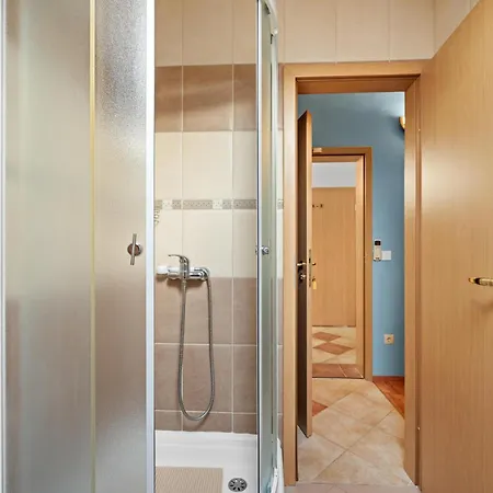 דירה Cozy In With House Sea View