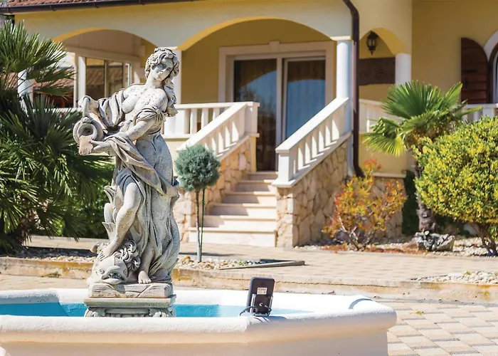 Cozy Apartment In Vodice With House Sea View Apartamento *