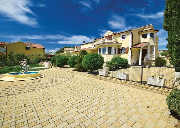 Cozy Apartment In Vodice With House Sea View