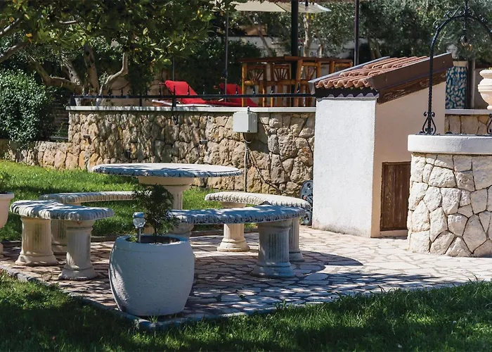 Cozy Apartment In Vodice With House Sea View Apartamento *