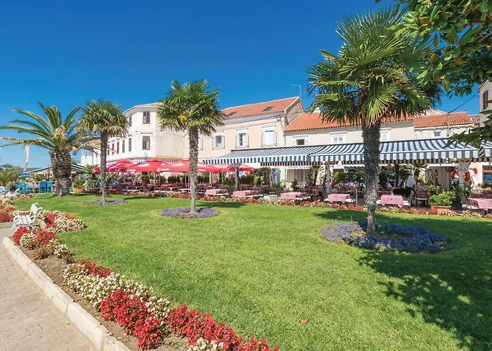 Cozy Apartment In Vodice With House Sea View Apartamento