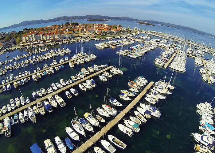 Apartamento Cozy Apartment In Vodice With House Sea View *