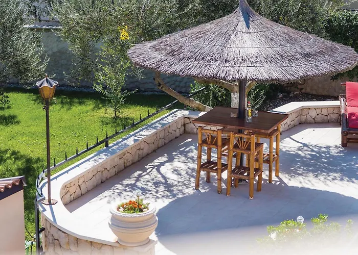 Cozy Apartment In Vodice With House Sea View *