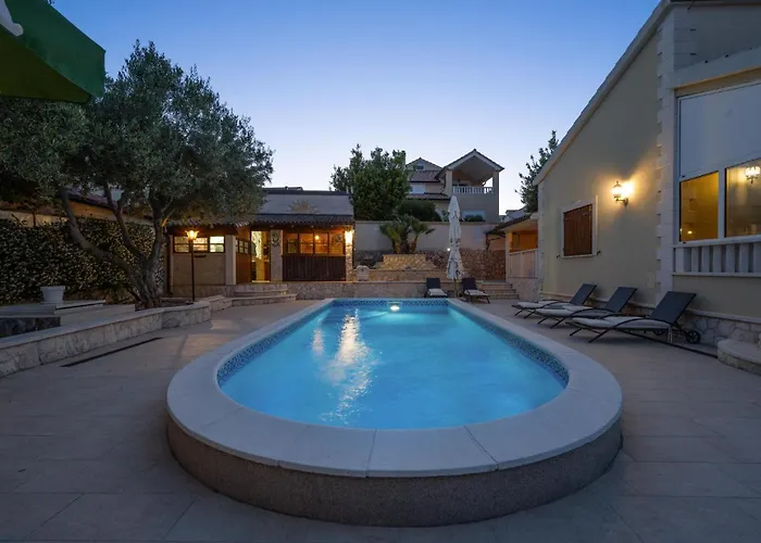 Cozy Apartment In Vodice With House Sea View *