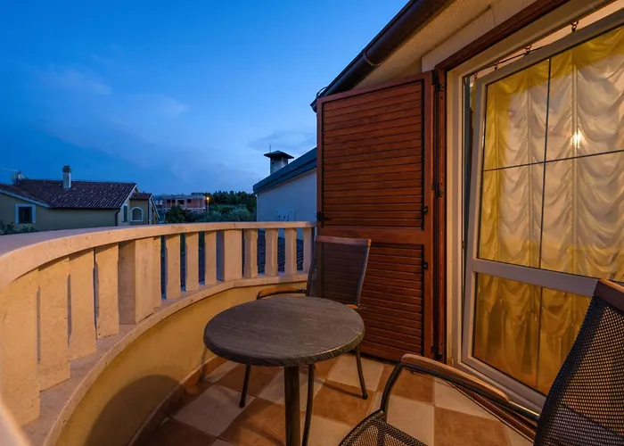 Lejlighed Cozy In With House Sea View